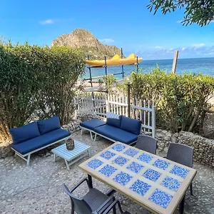Dimore Di Mare - Beachfront Ferienhaus